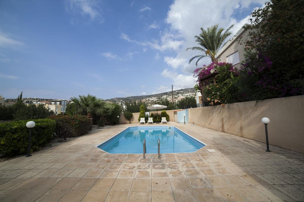 The Marilouize Apartment بييا الغرفة الصورة