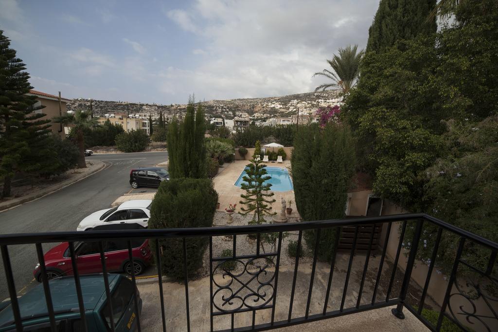 The Marilouize Apartment بييا الغرفة الصورة