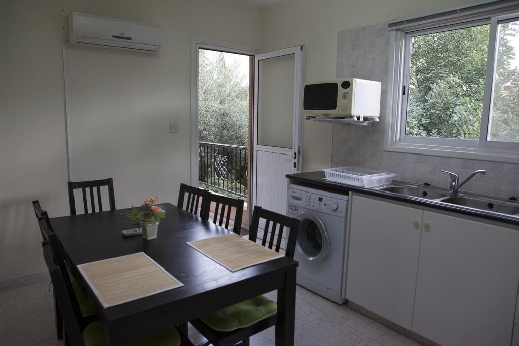 The Marilouize Apartment بييا الغرفة الصورة